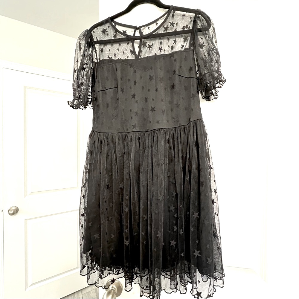 Black Star dress with a heart neckline 🖤. Size OXL